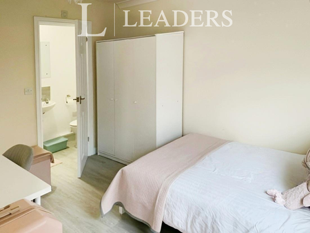 4 bedroom house to rent Godwin Way, Stoke-on-Trent, ST4 - Photo 3