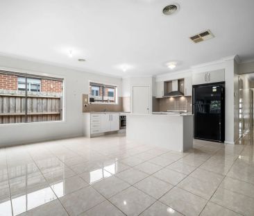 4 BEDROOM FAMILY HOME - Photo 6