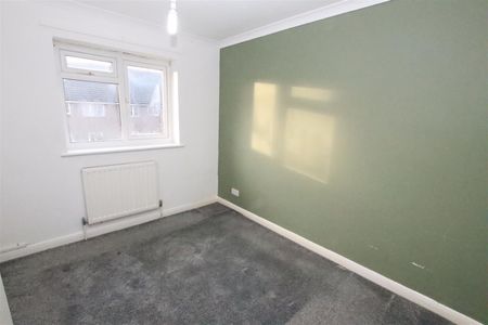 3 bedroom Terraced House to let - Photo 3