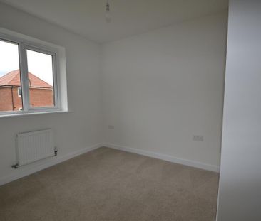 3 bedroom semi-detached house to rent - Photo 6