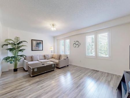 For Lease - 16 Stiles Avenue, Aurora, Ontario - Photo 4