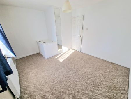1 bedroom semi-detached house to rent - Photo 2