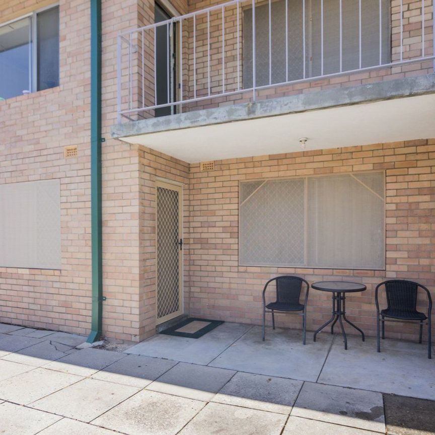 Delightful 2-Bedroom, 1-Bathroom Unit *Open Thurs 18th Dec 4.30 to 4.45* - Photo 1