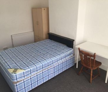 1 bedroom in a house share to rent - Photo 5