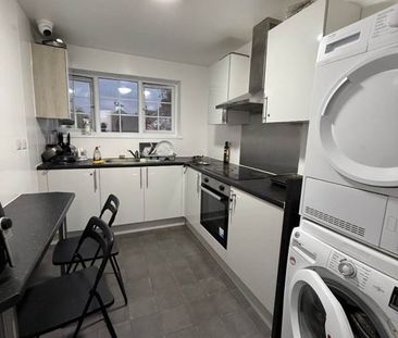 4 Bed Semi-Detached House, Parkside Estate, E9 - Photo 4