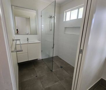 Modern 2-Bedroom Cottage with Private Deck - Photo 6