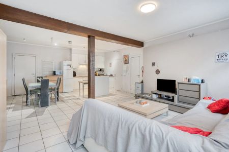 Gelijkvloersapp. (91m²) te huur in Halle, met 1 slpk en koer - Photo 3