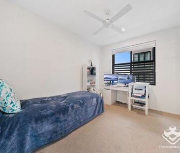 Spacious & Modern Unit â Steps to Indooroopilly Shops, CafÃ©s & T... - Photo 4
