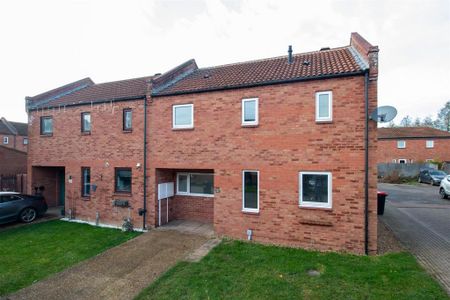 3 bedroom end of terrace house to rent - Photo 3