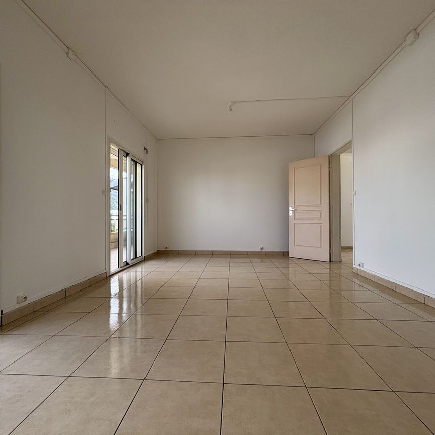 Location Appartement 4 pièces 95m² ST DENIS 97400 - Photo 1