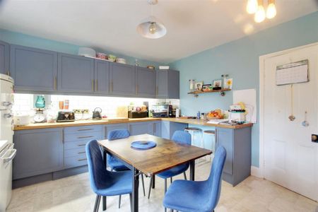 4 bedroom apartment to rent - Photo 5