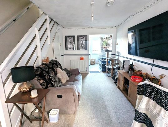 2 bedroom terraced house to rent - Photo 1