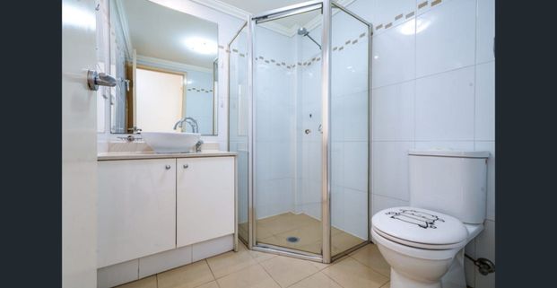 Spacious Ground Floor Apartment of Bright and Light/Fully furnished - Photo 1