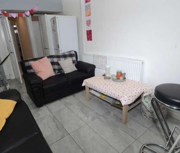 Bed Standish Road, Fallowfield, Manchester, M14 - Photo 2