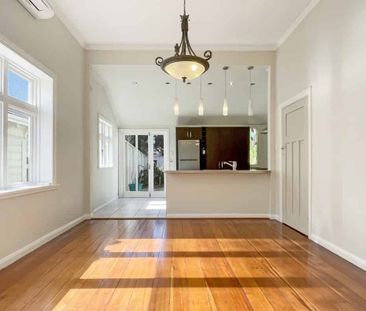 Welcome home to 233 Adelaide Road in Newtown. - Photo 3