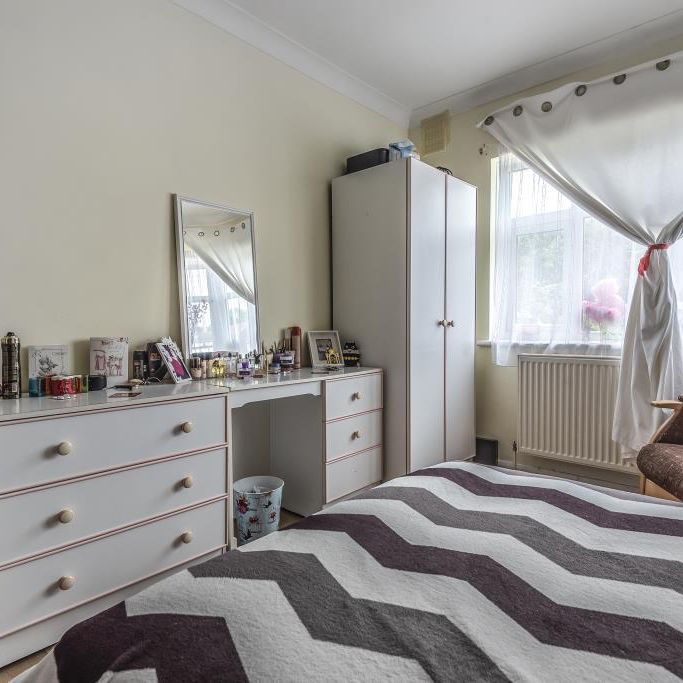 Hampshire Avenue Slough, SL1 - Photo 1