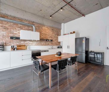 Modern 2-Bedroom Furnished North Facing Apartment! - Photo 6