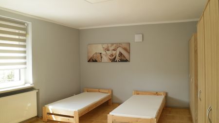 Zadbany, umeblowany DOM dla 20 pracowników. Kolonia Gosławicka. - Фото 4