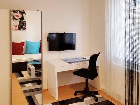 Möbliertes WG-Zimmer in einer großzügigen 5-Zimmer-Wohnung - Photo 3