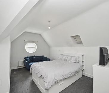 Apt 11, Kingsway Court, Dunmurry, Belfast, BT17 9SE - Photo 3