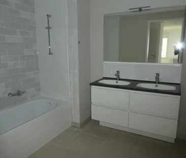 Location Appartement 3 pièces 59m² FREJUS 83600 - Photo 4