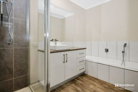 Modern Home In Echuca East - Photo 3