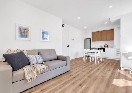 Fully Furnished Modern Apartment in the Heart of Adelaide! - Photo 2