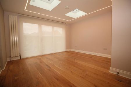 4 bedroom detached house to rent - Photo 4