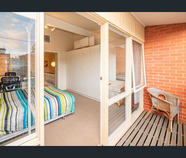 Stylish city living at your fingertips - Photo 4