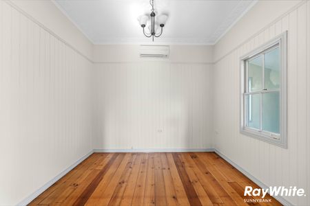 Charming Queenslander in a Prime Location - Photo 3