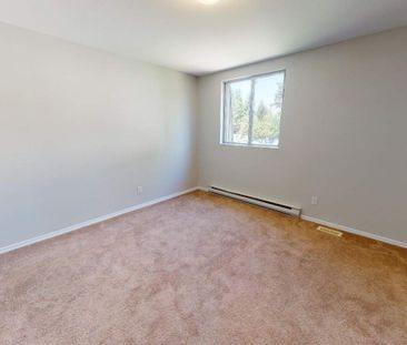 Three Bedroom Townhouse - Photo 3