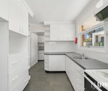 12 Cassidy Street, Queanbeyan West NSW 2620 - House For Rent | Domain - Photo 6