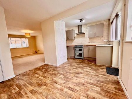 The Shrublands, Mildenhall, IP28 - Photo 2