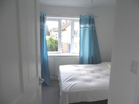2 bedroom end of terrace house to rent - Photo 2