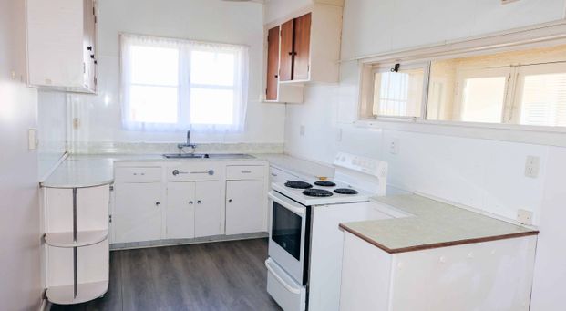 SUNNY AND PRIVATE - Photo 1