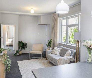 Charming 3 Bedroom House - Photo 3