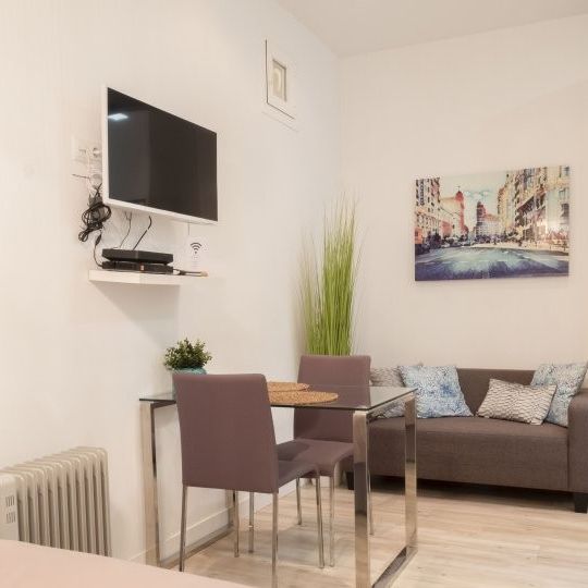 madrid, Community of Madrid 28015 - Photo 1