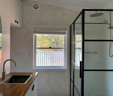 NORTH TAMWORTH- Renovated 3 Bedroom Home - Photo 5