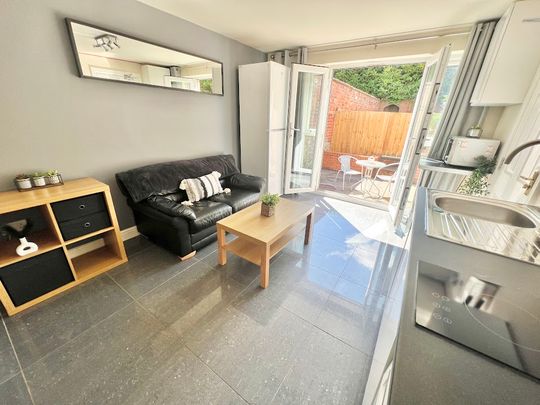 Flat 1B, 49 Lower Ford Street – Student Accommodation Coventry - Photo 1