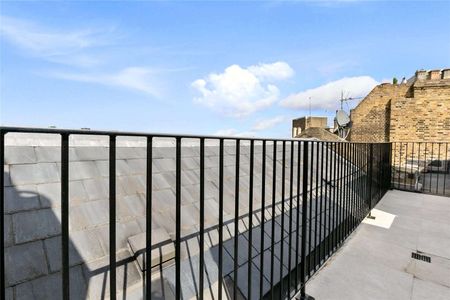 A beautifully refurbished three-bedroom apartment with direct lift access, arranged over the top floors of an elegant Victorian conversion. - Photo 4