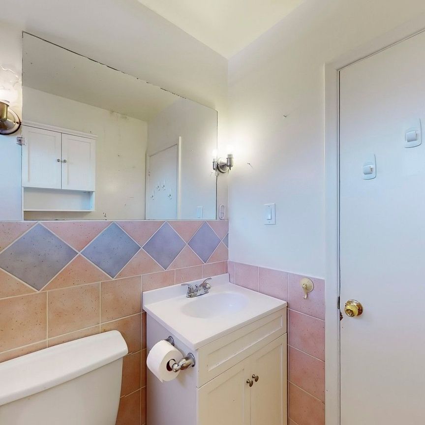 For Lease - 424 Bonita Crescent, Richmond Hill, Ontario - Photo 1