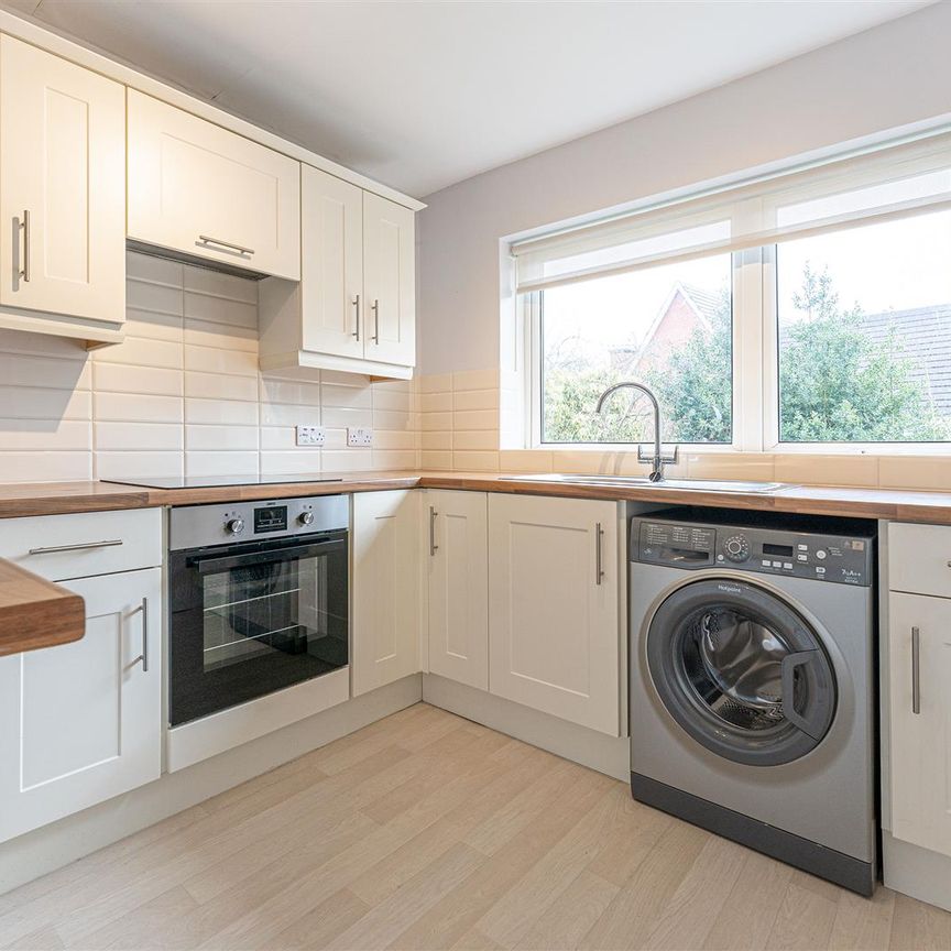 2 bed maisonette to rent in Woodshires Road, Solihull, B92 - Photo 1