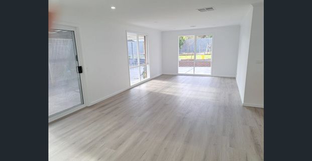 ON HOLD - Freshly Renovated Family Home - Ready to Move In! - Photo 1