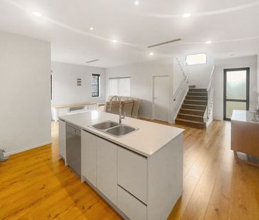 3 bedroom home in Flat Bush! - Photo 6