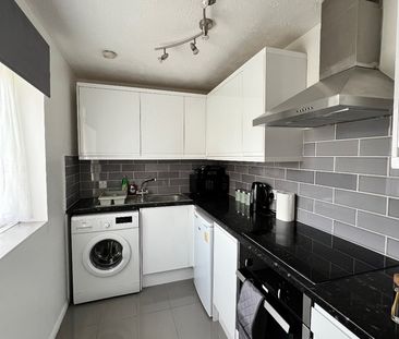 Studio Flat, Vicars Bridge Close, HA0 - Photo 1