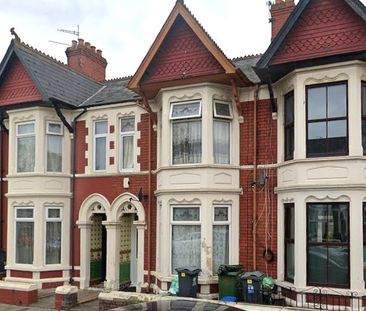 £1,400 PCM, Spacious Four Bedroom House with Enclosed Rear Garden i... - Photo 2