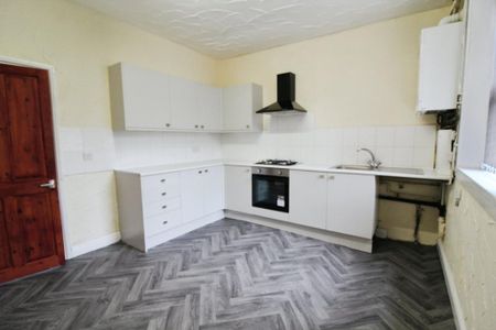 2 bedroom terraced house to rent - Photo 4