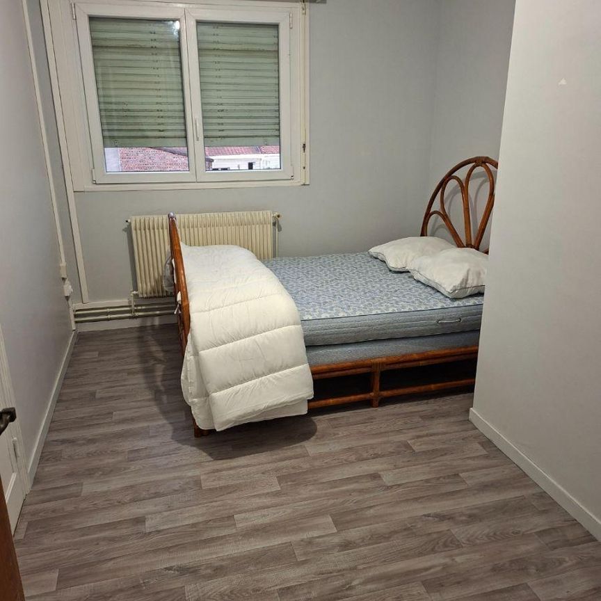 Secteur Hautes loges, proche lycée, maison LOUÉE EN MEUBLÉ comprenant: Hall d'entrée avec plac... - Photo 1