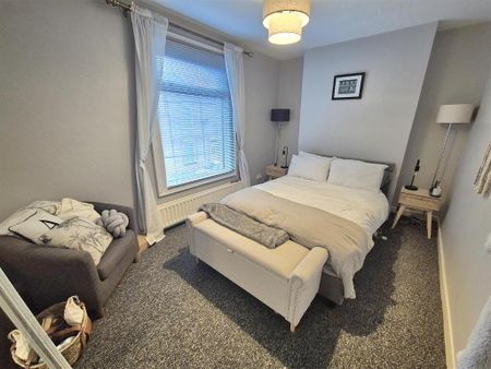 17 Sinclair Street, Ballyhackamore, Belfast, BT5 6JS - Photo 2