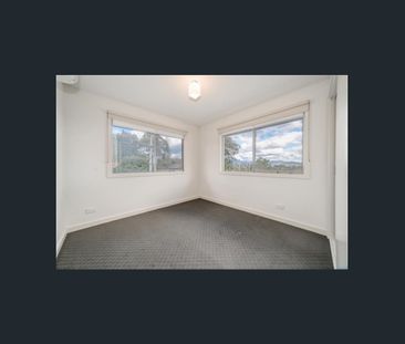 Modern Townhouse With Beautiful Views - Photo 2